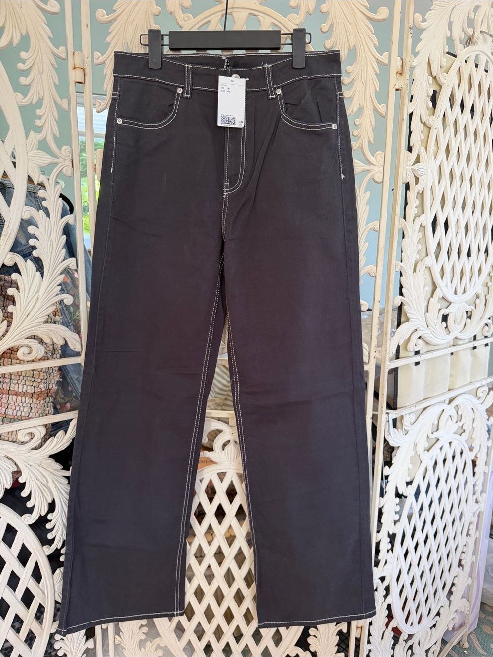 Divided Black Straight-Leg Jeans with White Contrast Stitching